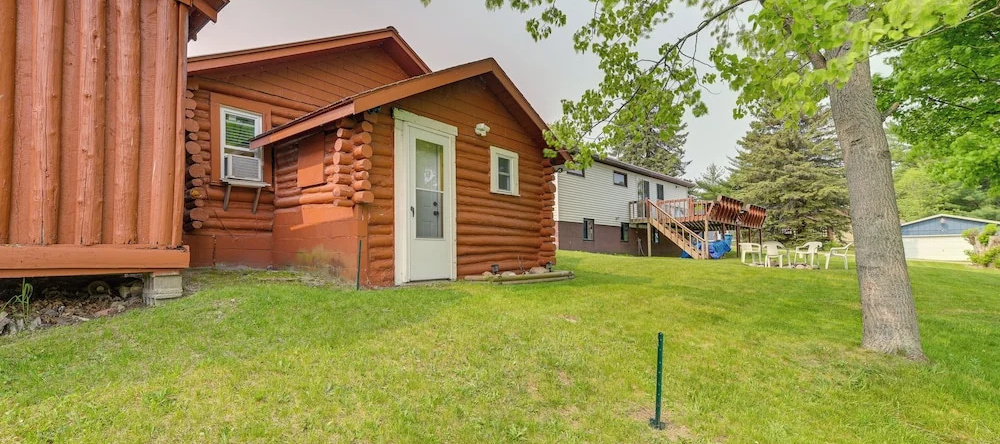 Cozy Houghton Lake Vacation Rental w/ Fireplace!, 霍顿湖 — 照片 1
