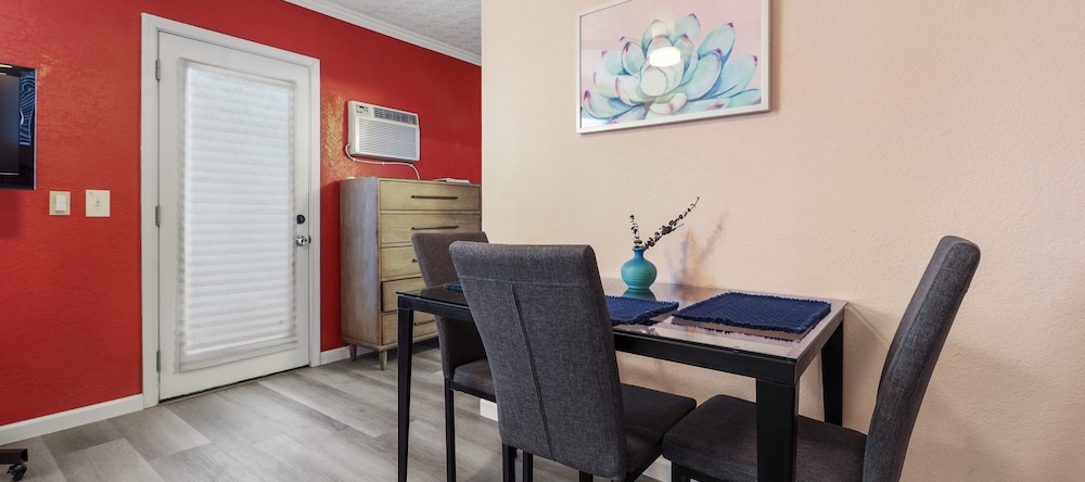 Sequoia Studio W/ Private Patio, Висалия — фото 1