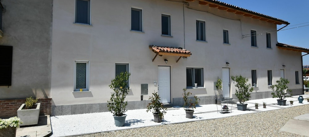 Pleasant Farmhouse in Asti Italy With Private Pool, 伊索拉达斯蒂 — 照片 1