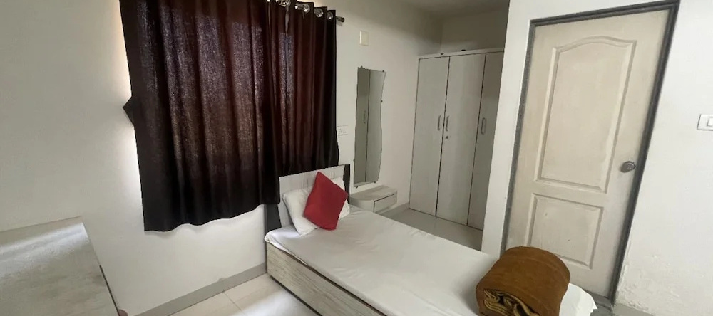 Goroomgo Narayan Executive Gujrat, Rajula — photo 1