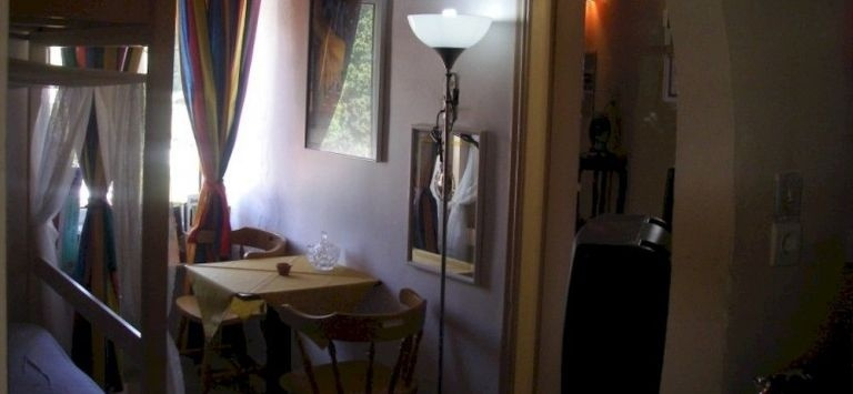 Adonis Guesthouse, 巴齐 — 照片 1