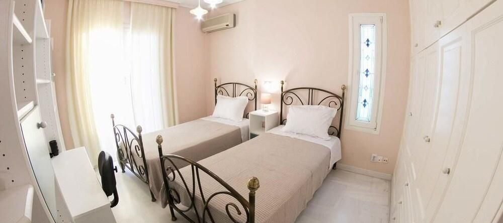 Classic Lux Apt Athens Riviera, Alimos — photo 1