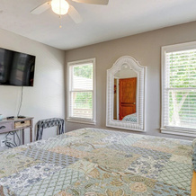 1 Mi to Dtwn: Family-friendly Brenham Bungalow!, Brenham — photo 5
