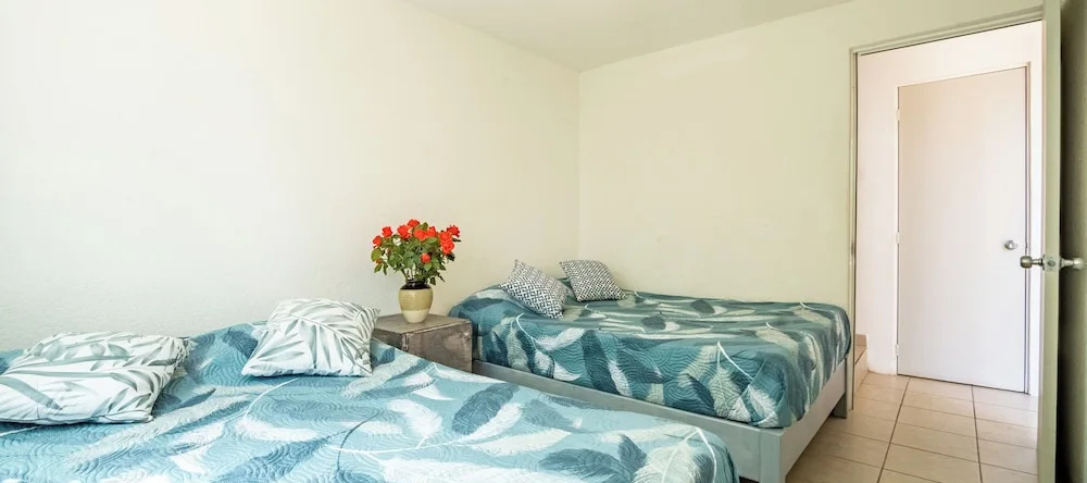 Alberca & Jacuzzi. Casa familiar Teques, 霍胡特拉 — 照片 1