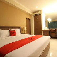 Reddoorz Premium @ Slamet Riyadi 2, Суракарта — фото 2
