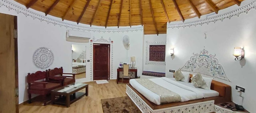 The Desert Den - Little Rann of Kutch, Patdi — photo 1