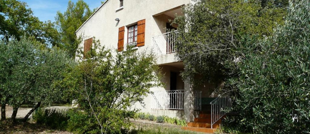 Agréable Maison de Vacances avec Piscine Privée, située en Campagne du village de Cabrières d'Avignon au cœur du Luberon, 6 personnes, LS2-2 OULIVE, 卡布里耶达维尼翁 — 照片 1