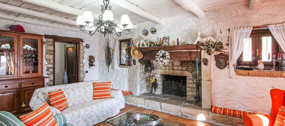 Amazing Home in Fragneto Monforte With Wifi, Private Swimming Pool and 4 Bedrooms, 弗拉涅托蒙福尔泰 — 照片 1