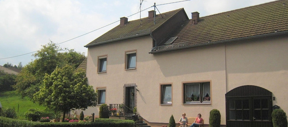 Spacious Apartment in Deudesfeld with Garden, 多伊德斯费尔德 — 照片 1