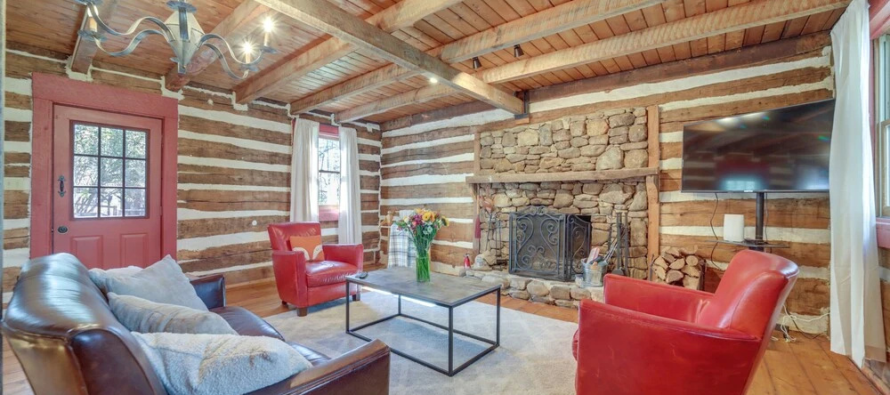 Restored Candler Log Cabin w/ Private Office!, Candler — photo 1