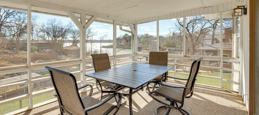 Lakeside Retreat: Large Spacious Home W/ Game Room, Кемп — фото 1
