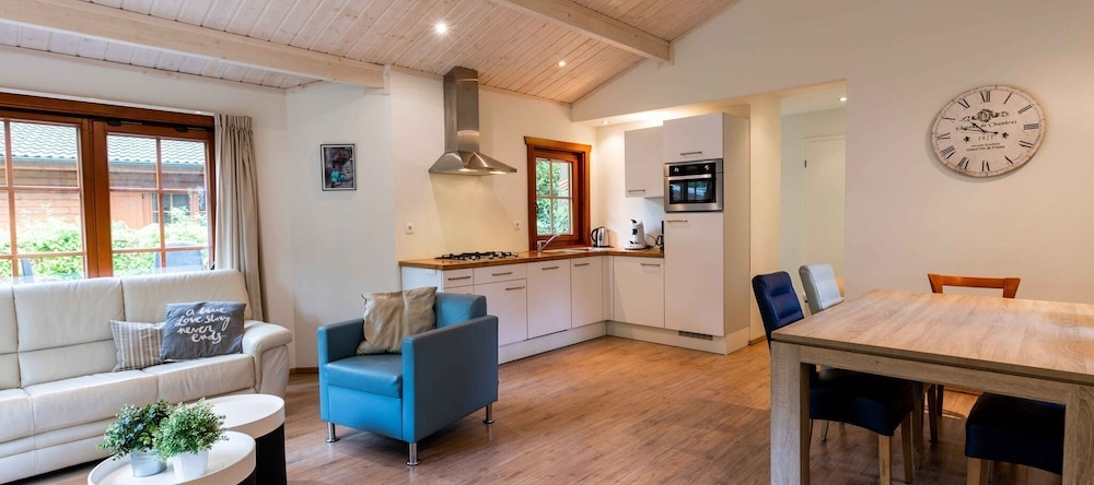 Chalet in a Holiday Park Park De Veluwe, 伦特伦 — 照片 1