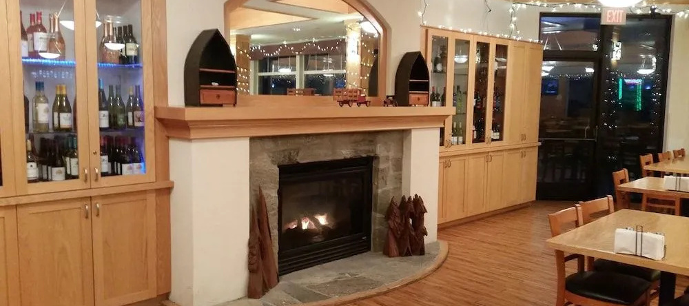 Hampton Inn & Suites Crescent Cty, 克雷森特城 — 照片 1