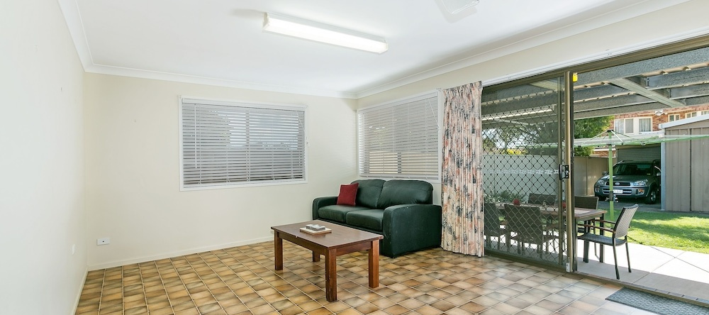 Beachside Holiday Home, Redcliffe — photo 1