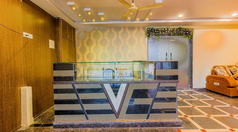 OYO 36823 Hotel Vamsee Empire, 哈马姆 — 照片 1