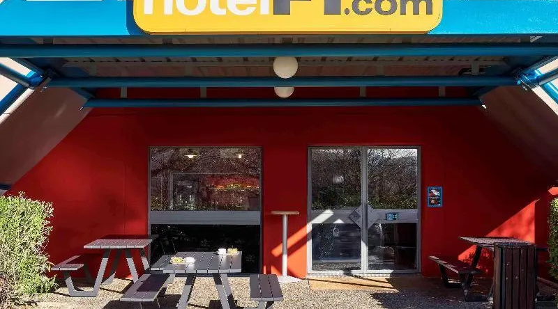 Hotelf1 Marseille Plan De Campagne N°1 (Rénové), Les Pennes-Mirabeau — photo 1