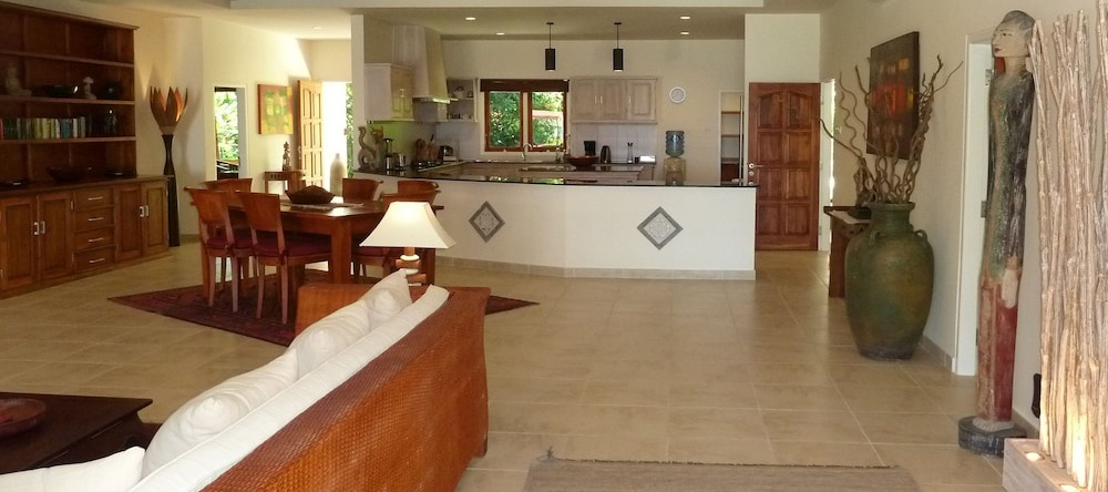 Villa Damai, Seririt — photo 1