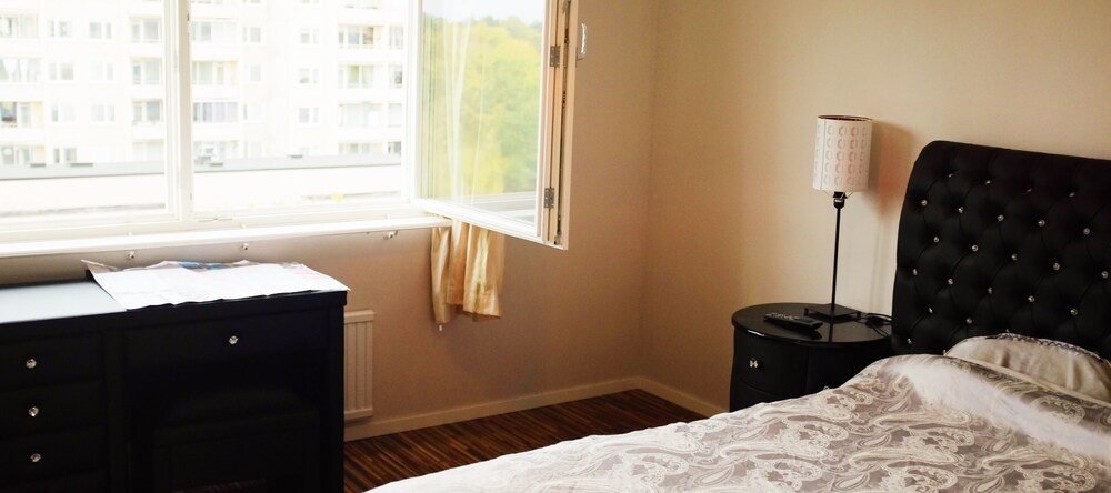 Central - 2 Bedroom Apartment, Соллентуна — фото 1