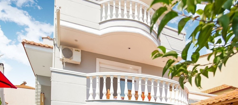 Pleasant Apartment in N. Irakleitsa With Garden, Nea Iraklitsa — photo 1