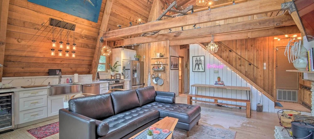 Cabin Vacation Rental: 4 Mi to Lake Arrowhead, 双峰 — 照片 1