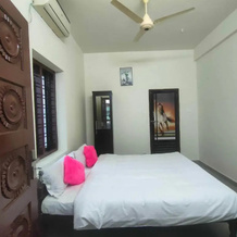 OYO 90096 Jinnens Tourist Home, 蒂鲁尔 — 照片 5