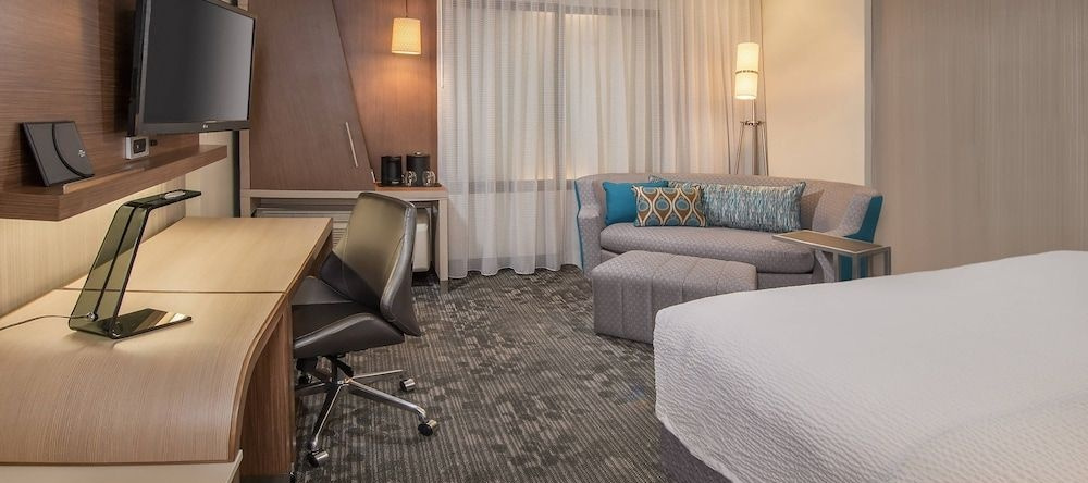 Courtyard By Marriott Petoskey At Victories Square, Петоски — фото 1