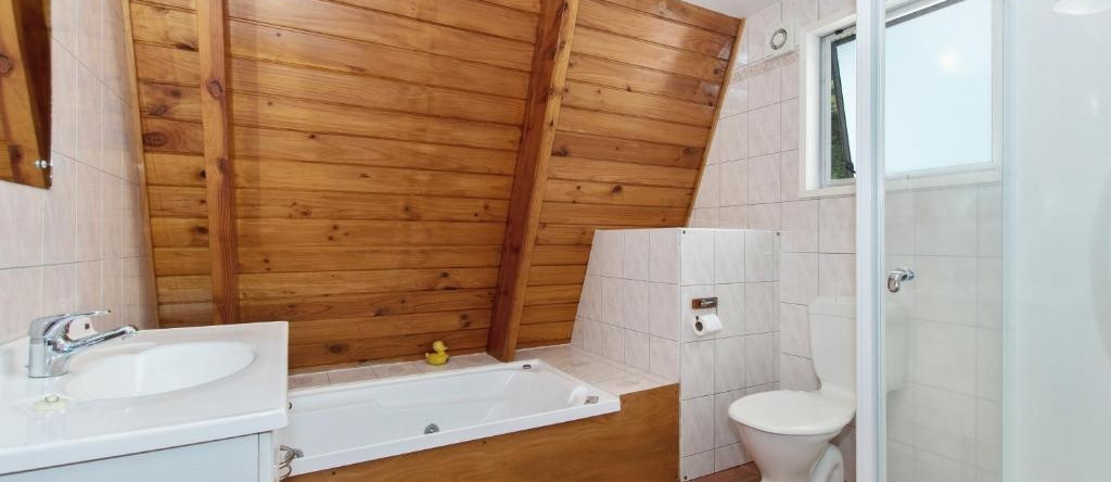 The Point House Wairoro Park - Russell Holiday Home, Окиато — фото 1