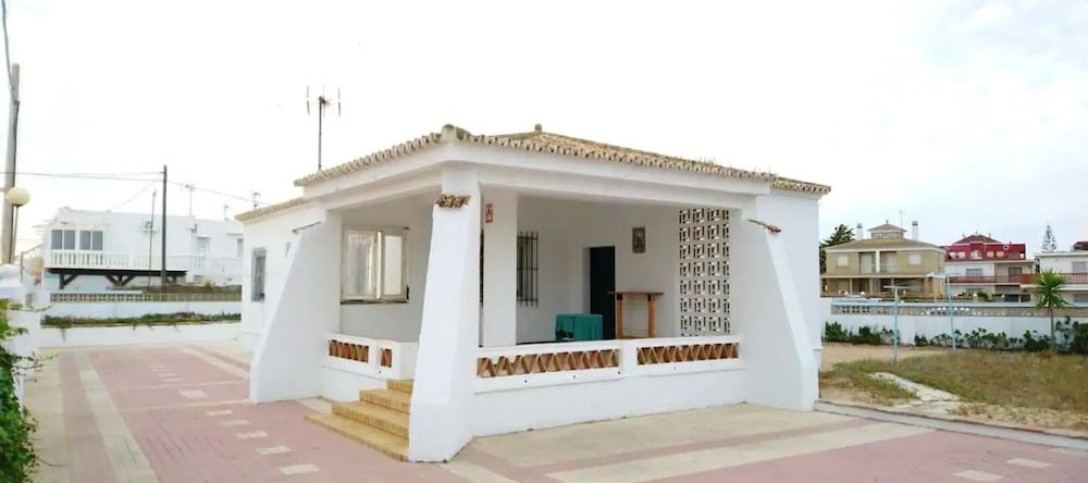 House with 5 Bedrooms in Punta Umbría, with Furnished Terrace And Wifi - 4 M From the Beach, 蓬塔翁布里亚 — 照片 1