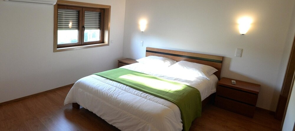 House With 8 Bedrooms in Celorico de Basto, With Pool Access, Furnishe, 塞洛里库迪巴什图 — 照片 1