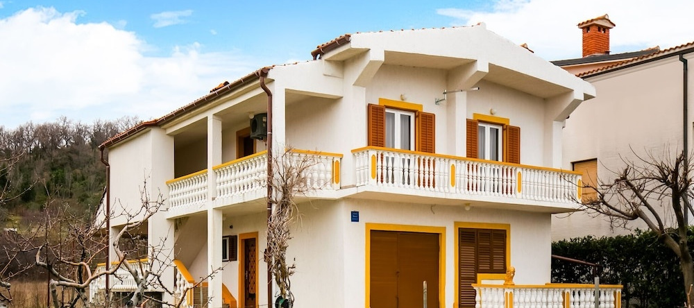 Lovely Apartment in Krneza Near Seabeach, 克尔内扎 — 照片 1