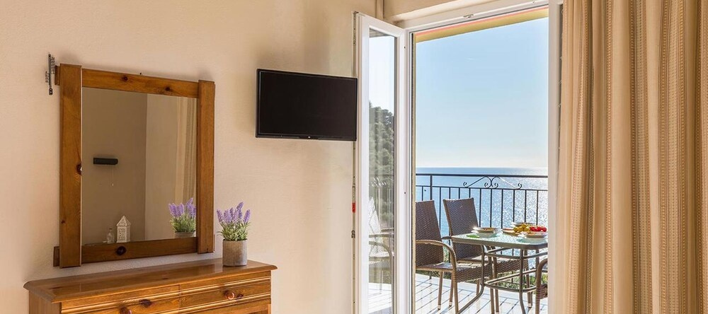 Escape Studio Apartments With Adult and Childrens Pool by Pelekas Beach, 佩莱卡斯 — 照片 1