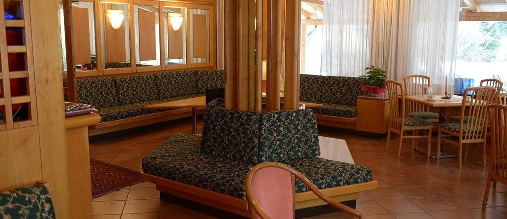 Hotel Regina Elena, 卡德尔佐内泰尔梅 — 照片 1