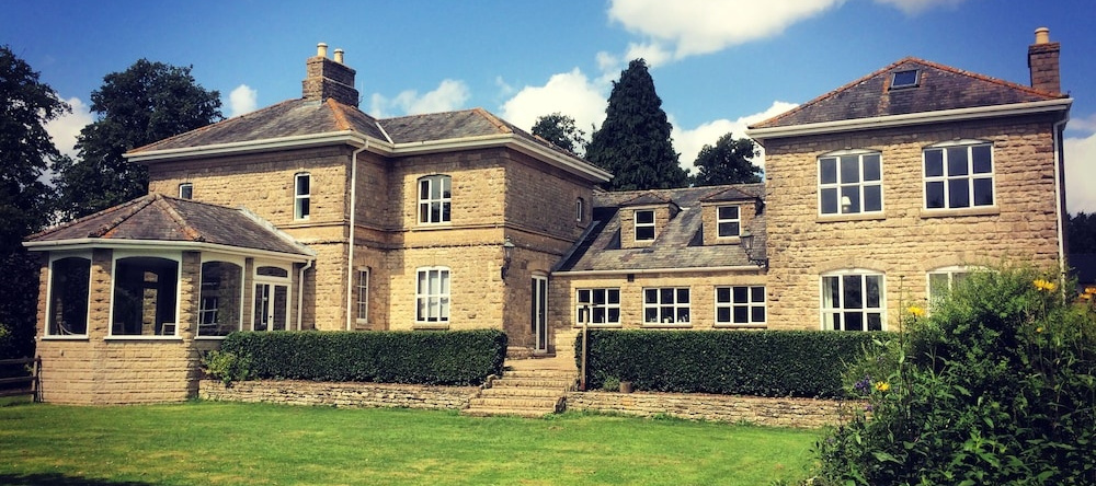 Walltree House, 布拉克利 — 照片 1
