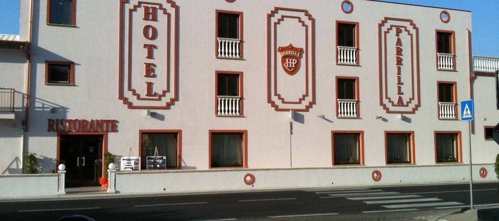 Hotel Parrilla, Кариати — фото 1
