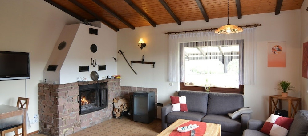 Attractive Holiday Home In Frielendorf With Fenced Garden, Филендорф — фото 1
