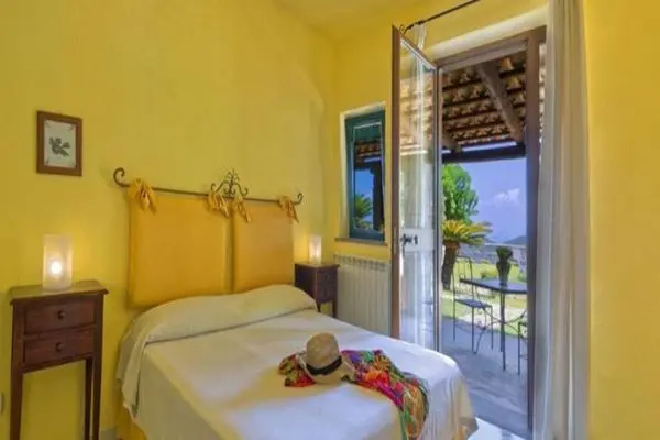 Pera Di Basso Agriturismo Ischia, 卡萨米乔拉泰尔梅 — 照片 1