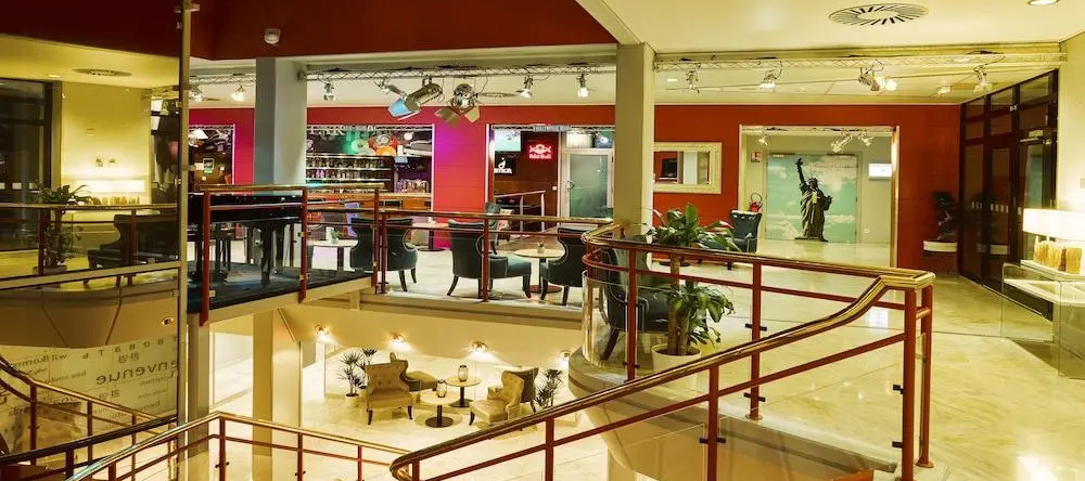 Hôtel HOLIDAY INN STRASBOURG ILLKIRCH, 伊尔基希-格拉芬斯塔登 — 照片 1