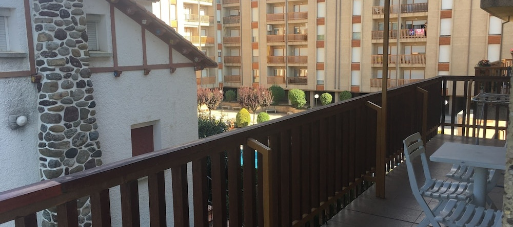 Apartamentos Constitucion, Хака — фото 1