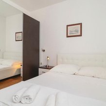 Awesome home in Supetar w/ Outdoor swimming pool, WiFi and 5 Bedrooms, 斯普利特斯卡 — 照片 4