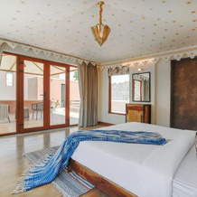 SaffronStays Moringa WishingTree - 3-BR villa near Nathdwara with pool, lawn and hillside views, 科特里卡达纳 — 照片 4
