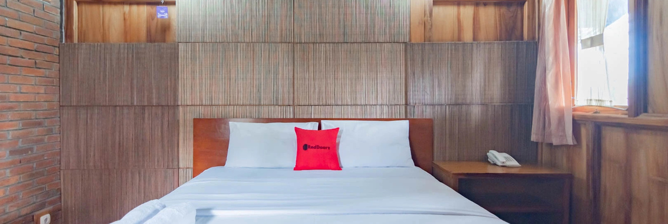 RedDoorz Premium @ Joglo Garut Cottage Syariah, 加鲁特 — 照片 1