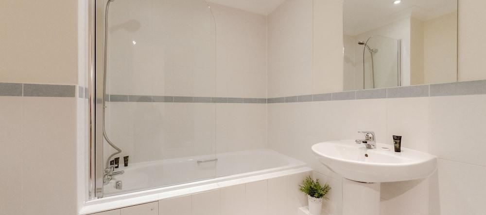 Roomspace Apartments -Royal Swan Quarter, 莱瑟黑德 — 照片 1