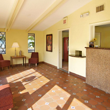 Super 8 by Wyndham Lantana West Palm Beach, Lantana — photo 3