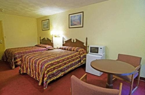 Rumford Motor Inn, Rumford — photo 1