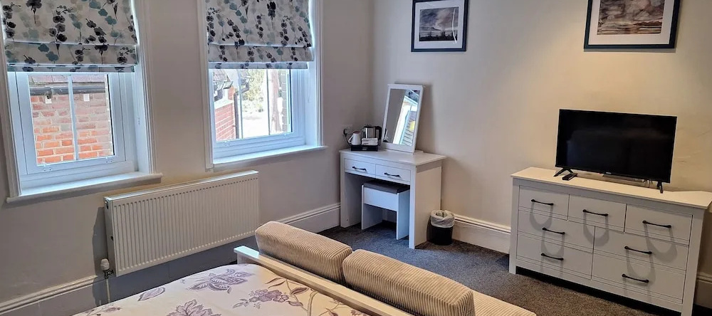 Room-Comfortable Spacious Double Ensuite, Cranleigh — фото 1