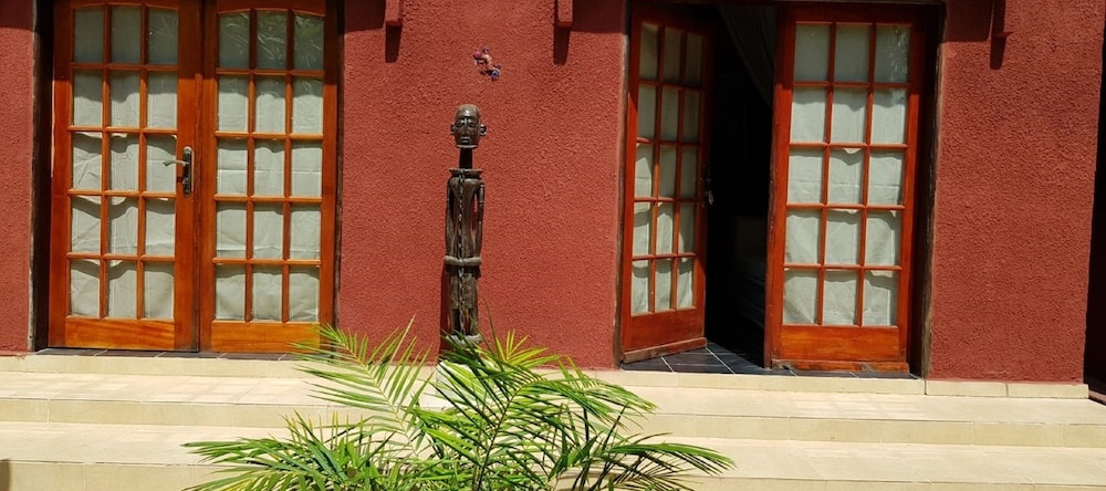 Suleima Lodge, Банжул — фото 1