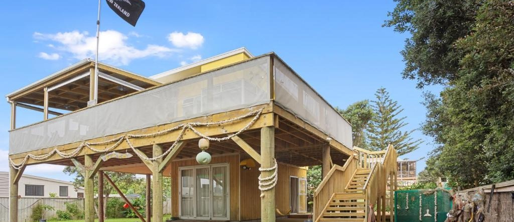 Bach 22 - Waihi Beach Holiday Home, Waihi Beach — photo 1
