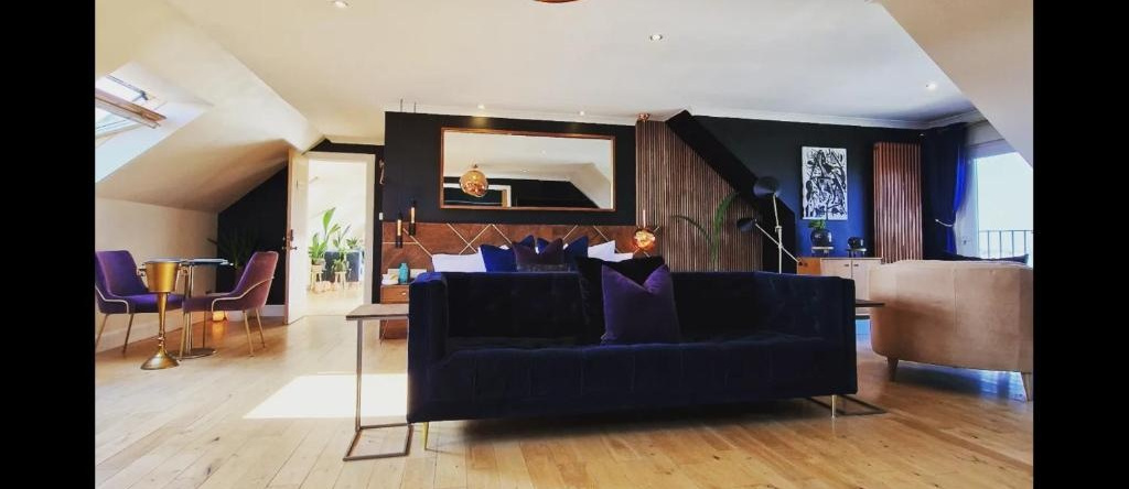 The Black Wolf Suite @ The Grumpy Schnauzer B&B, 科特布里奇 — 照片 1