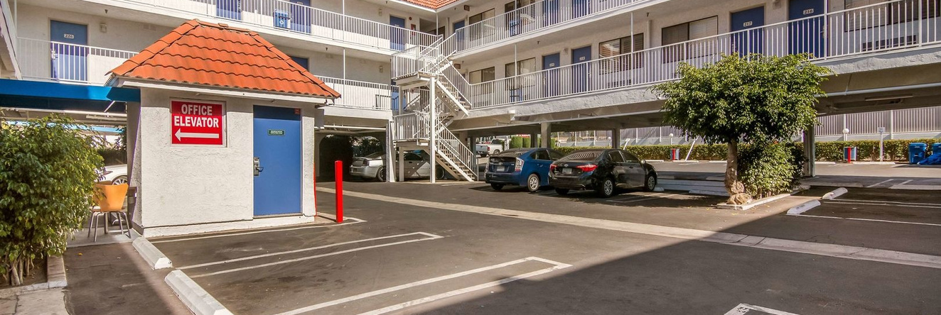 Motel 6 Monterey Park, CA, 蒙特雷帕克 — 照片 1