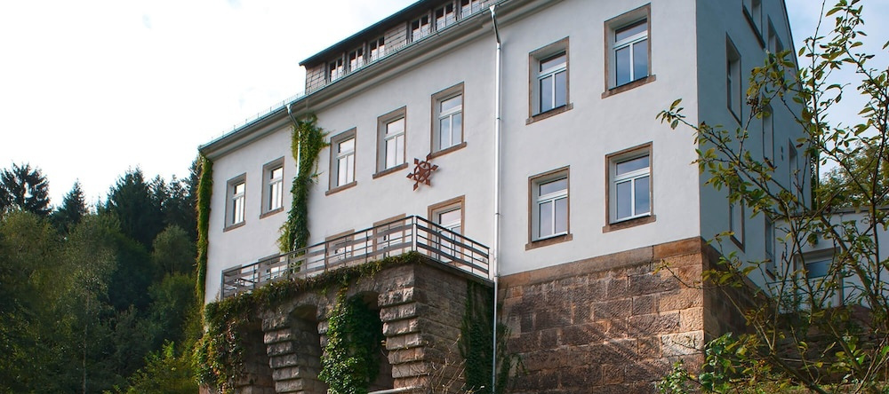 Die Burg Schöna - In a national park, 赖因哈茨多夫舍纳 — 照片 1